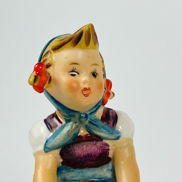 Vintage 1957-63 Hummel Figurine Little Helper Girl With Basket 4In Tall TMK-3 - Picture 4 of 6